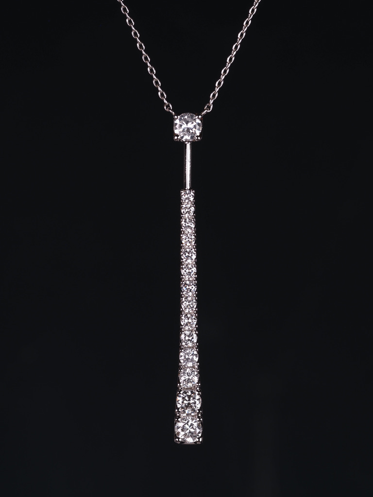 ダイヤモンドのリングを預かり、シンプルながらに高級感のあるデザインへとリフォームしました。