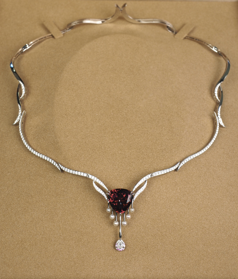 フルオーダーメイドのハイジュエリーネックレスです。高品質のピンクトルマリンを預かり日本一の技術を持つジュエリー職人が手作りしました。